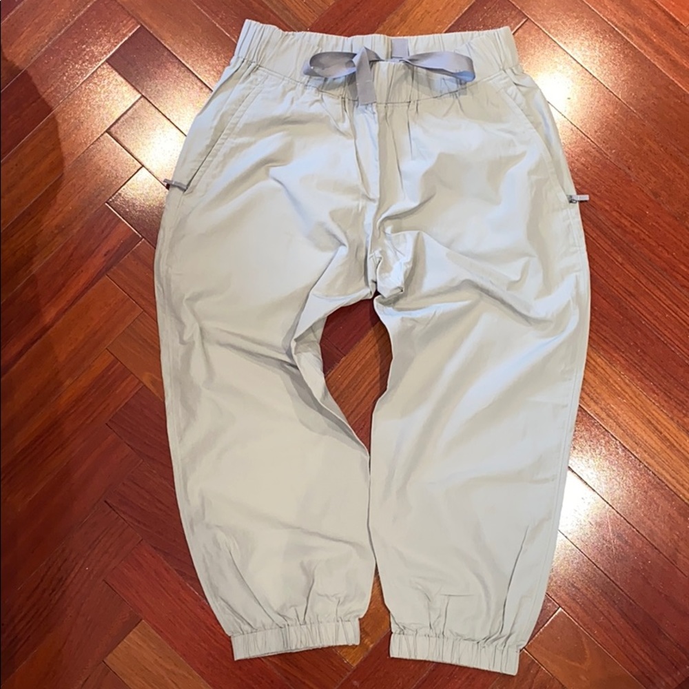 Theory lightweight Joggers - size small